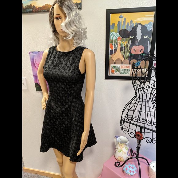 Tyche Dresses & Skirts - 🐰🎀 Tyche USA Black Houndstooth Sleeveless Bodycon Dress Size 2
